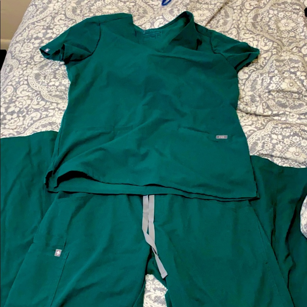 Hunter Green Figs Scrub Set